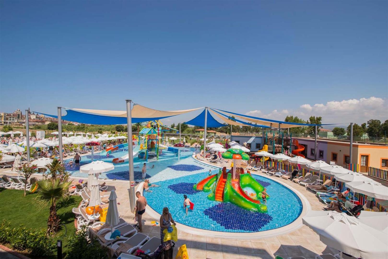 Dream World Aqua Hotell Side Exteriör bild